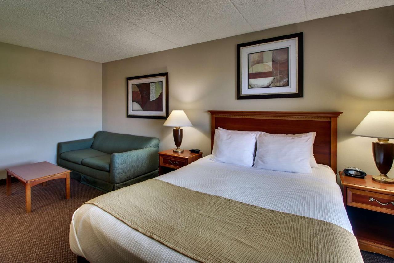 Best Western East Towne Suites Madison Bagian luar foto