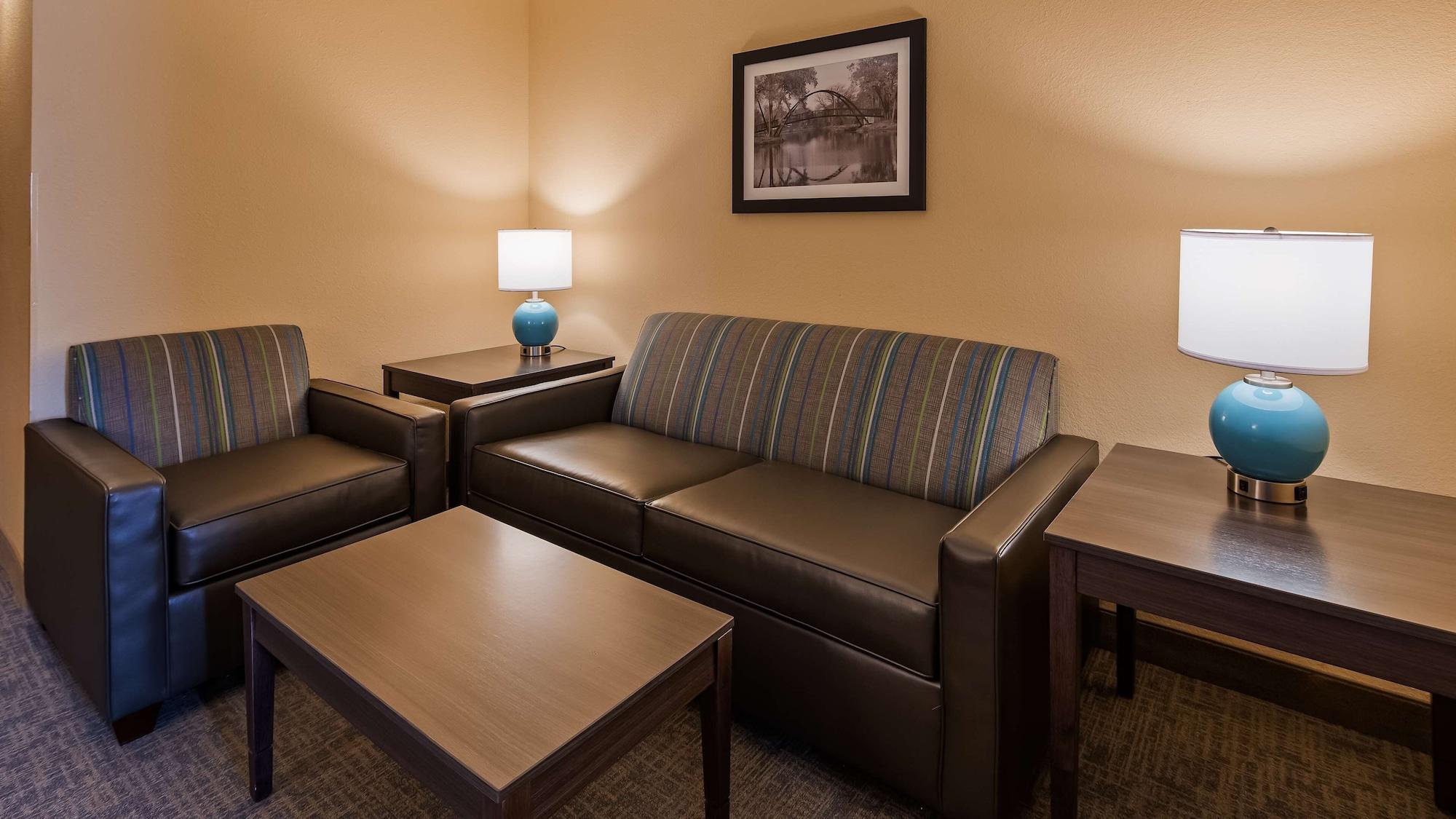 Best Western East Towne Suites Madison Bagian luar foto